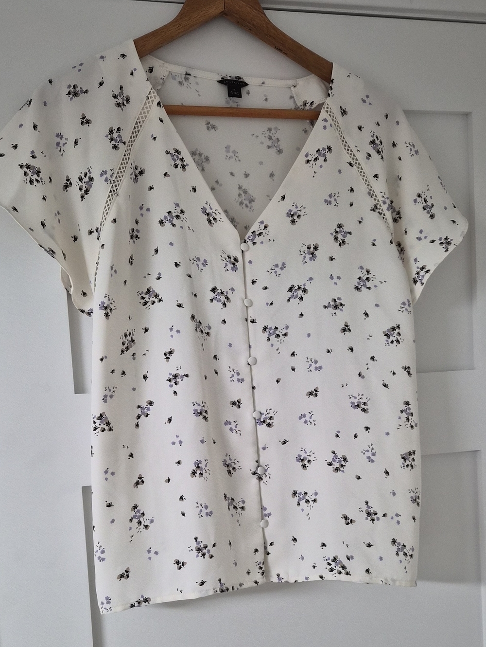 Ann Taylor White Floral Button-Front Blouse